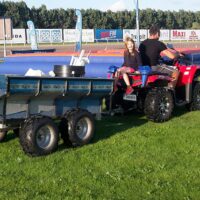 Cassandra åker fyrhjuling med Pansar 2017 Cassandra åker fyrhjuling med Pansar 2017